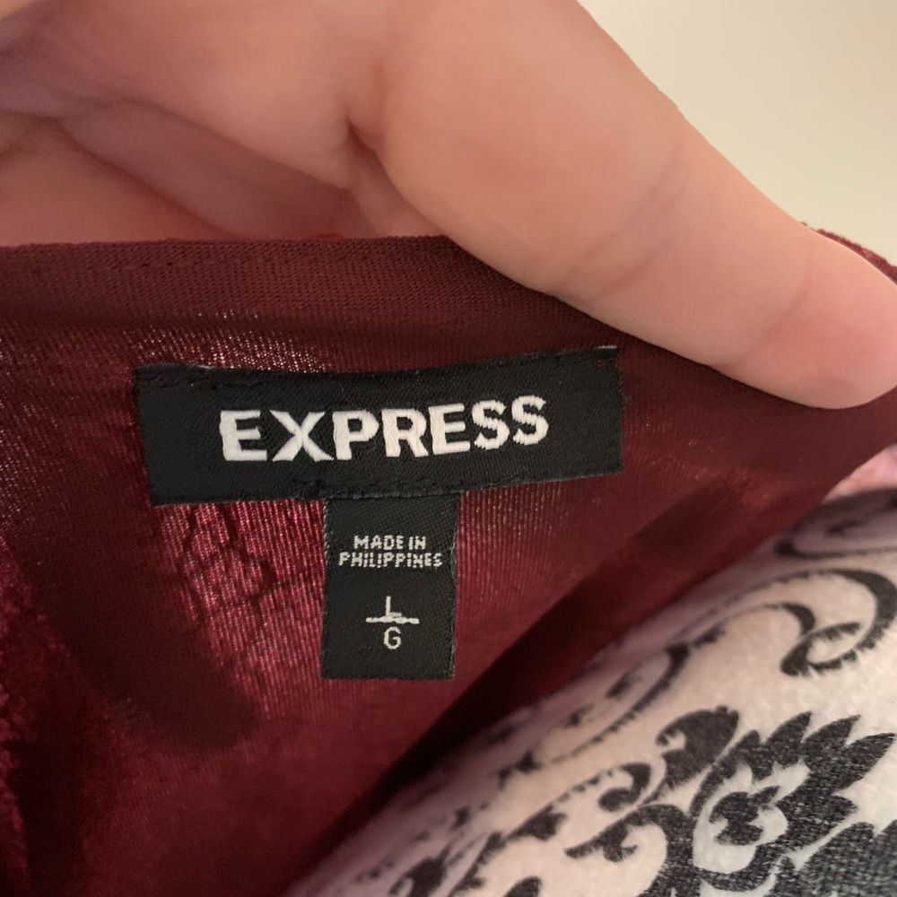 Express, woman’s, Lace Ruffle Front V-Neck Top, size Lg. - Picture 8 of 11